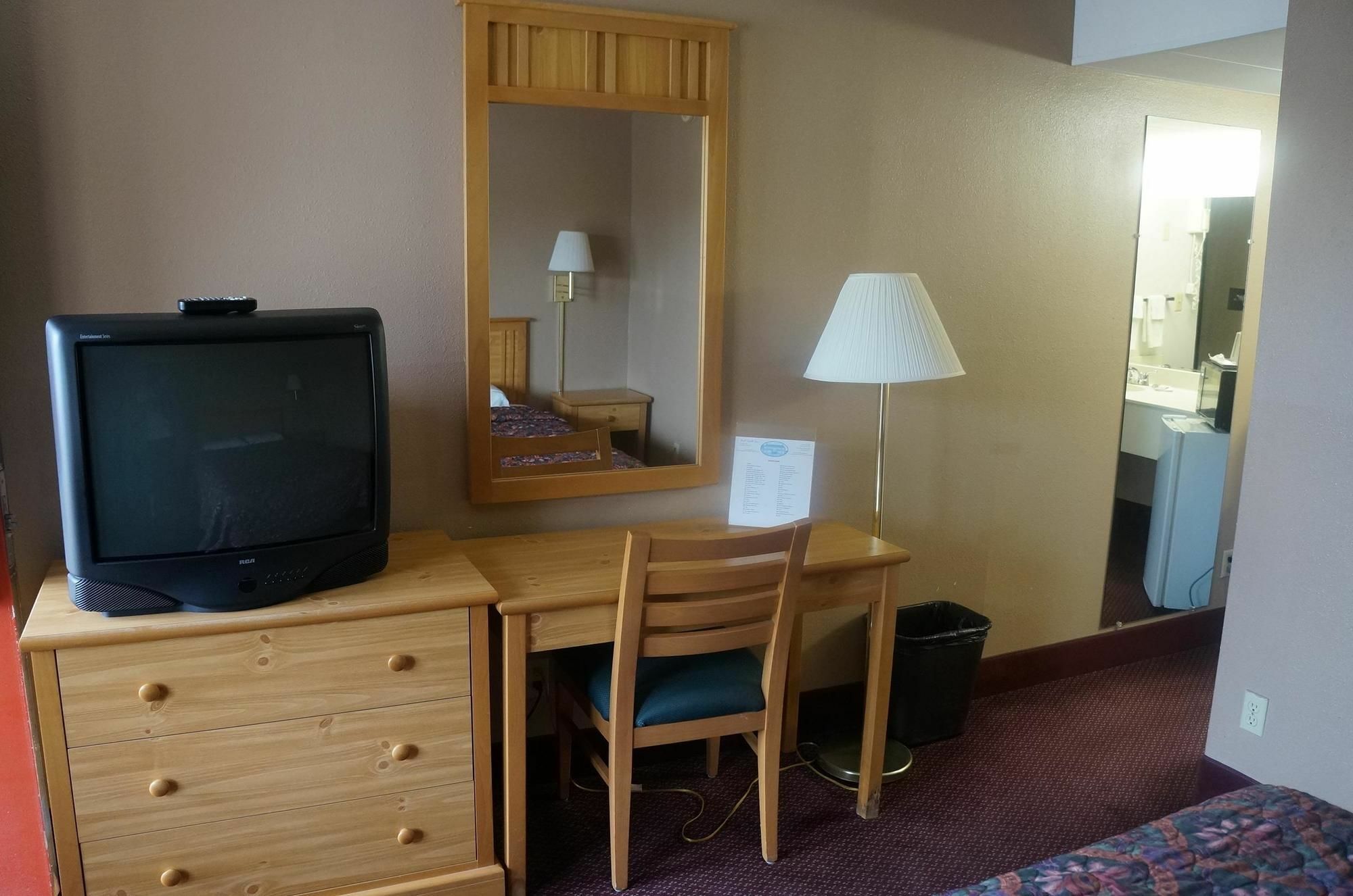Super 8 By Wyndham Fort Scott Eksteriør billede